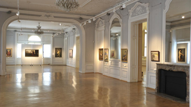 Уредничката на Националната художествена галерия Ива Велева провери състоянието на