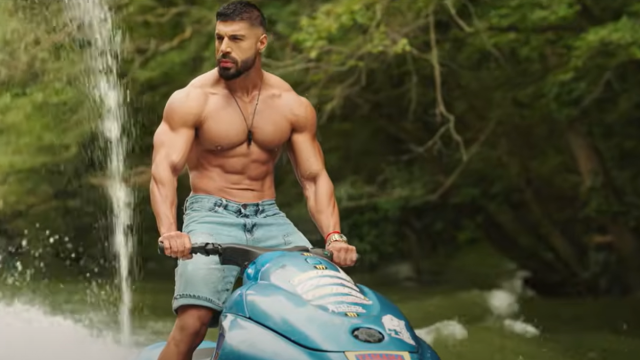 Фики тресе мускули в новия си клип Много си добра
Уж