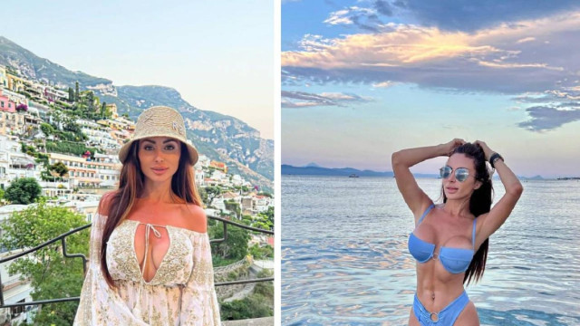 На гръцкия Акропол с рокля в гръцки стил и чепици