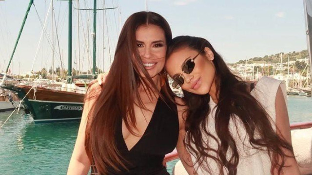 Фолкпевицата води щерката Ивон в скъпарския турски курорт Бодрум
Анелия е