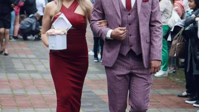 Фолкпевицата Соня Немска стана дама на абитуриентския бал на свой