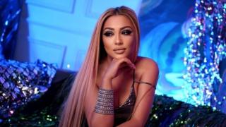 Майката на Роксана не доживя успеха й, но й повтаряла, че е кралица
