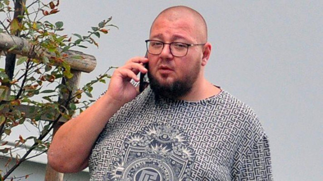 Християн Гущеров избяга на морето пише България Днес Бившият на