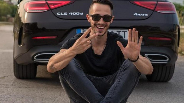 Преди дни лекарят актьор бе засечен да паркира в центъра на