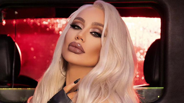 Попфолк певицата Теди Александрова е возена от шофьор от Дринк