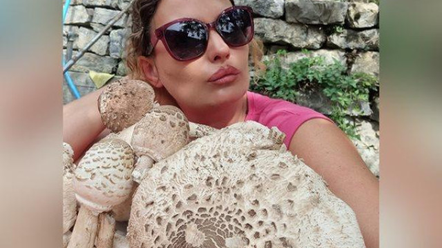 Актрисата Александра Василева гъбяса Тя си пусна предизвикателно селфи с