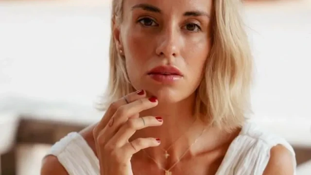 Въпреки високите температури Радина заложи на обувки с висок ток