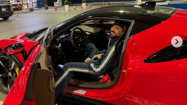 Вместо да привлича вниманието на феновете с музиката която прави