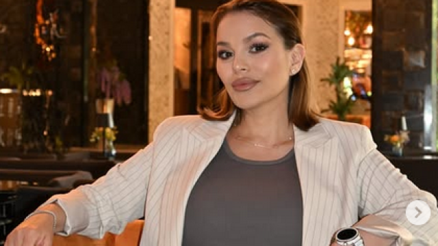 ТЪЖНАТА ИСТИНА: Деси Слава с трогателна изповед за болките от детството, шамарите и операцията!