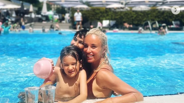 Радина Кърджилова официално откри летния сезон като заведе децата си