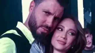 Любомира се натиска  на Мартин Елвиса