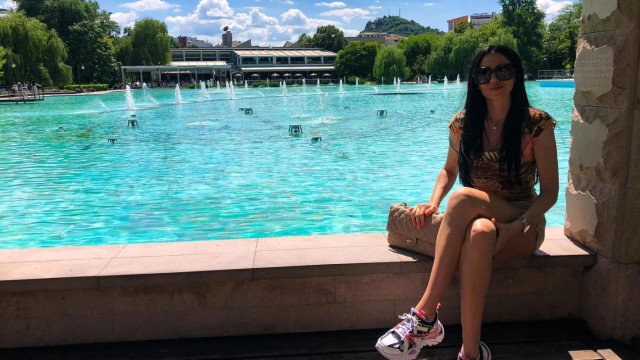 Красивата психоложка на ЦСКА Полина Хаджиянкова показа прелести на морето