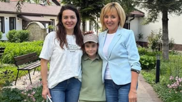 Голяма красавица се оказа дъщерята на Мая Манолова – Ралица