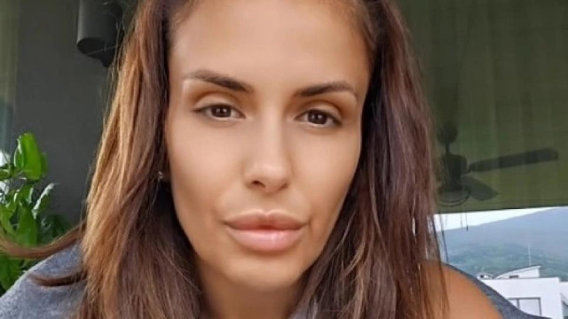 Анелия Атанасова по известна като Анелия е сред най обичаните фолк изпълнителки