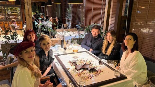 Красивата Мария Бакалова си хапва като за световно пише България