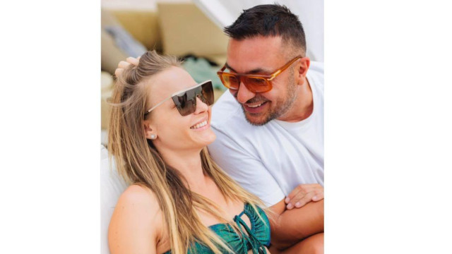 Нежната половинка на фолкпевеца Константин е станала преподавател в Нов