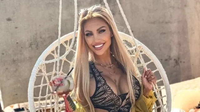 Риалити звездата Джулиана Гани нагази с голи крака в биволски