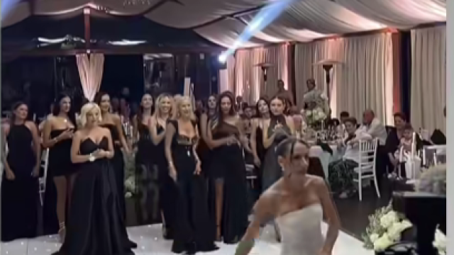 Попфолк фурията Емануела сподели кадри в социалната мрежа Инстаграм от