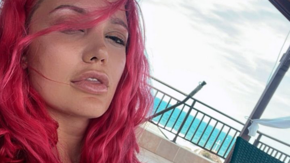 Елена Виан интимничи с младо гадже на плажа