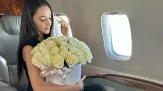 Ергенката Валерия лети с частен самолет до Австрия