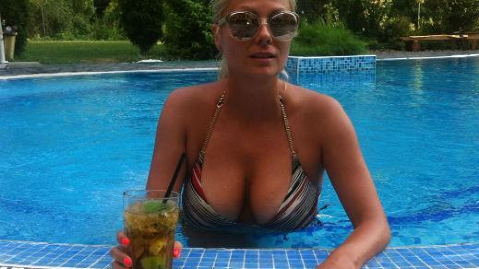 Венета Райкова направи голямо нощно къпане
