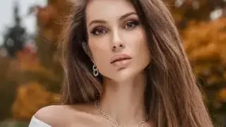Никол Станкулова на море в приятна компания