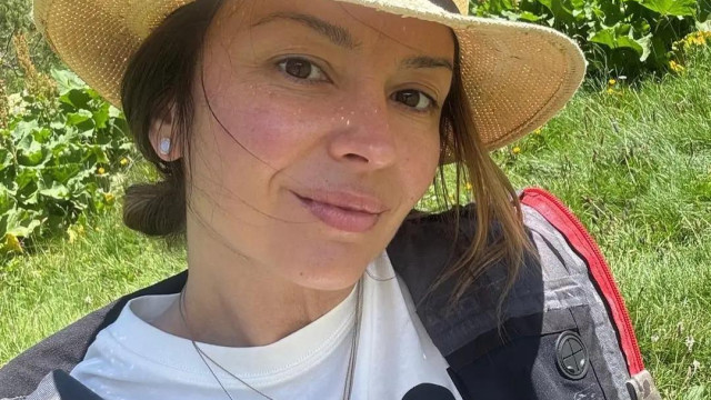 Певицата Вики Терзийска обикаля Пирин планина с двете си дъщери