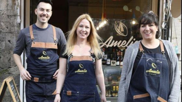 Прясно изпечени кроасани без глутен кето торти и сладолед от