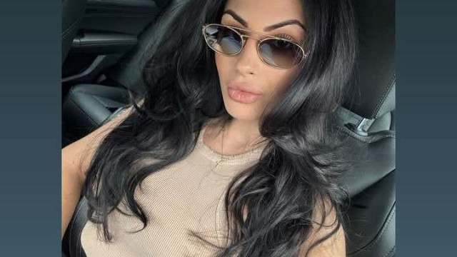 Засипват Мис България 2020 със скъпарски подаръци и цветя похвали