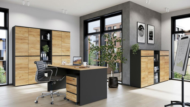 Времето на скучните офиси с лющеща се боя и скърцащи