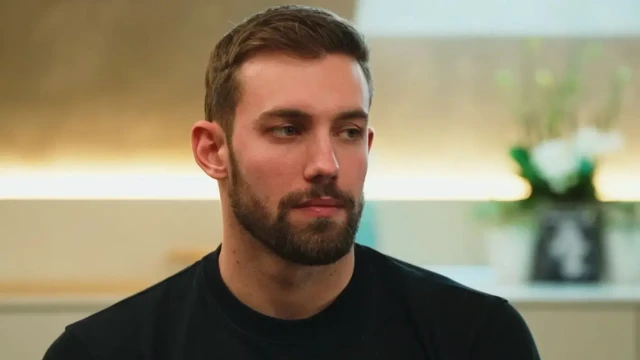 Ергенът Виктор се похвали в ново онлайн риалити че е