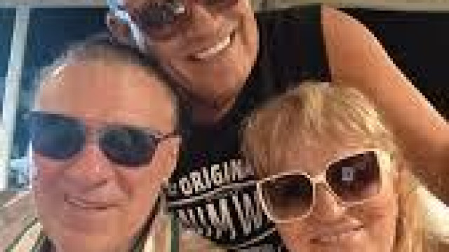 Сред вълните на Егейско море Ивайло Манолов импресариото на Васил