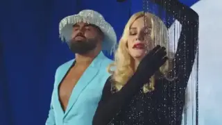 Полиция на снимки на Азис и Мила Роберт