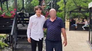 Никола Цолов тайно на кръчма у нас! От заведението: Много е скромен