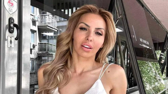 Първата българска порно актриса Диана Габровска яхна кон само по