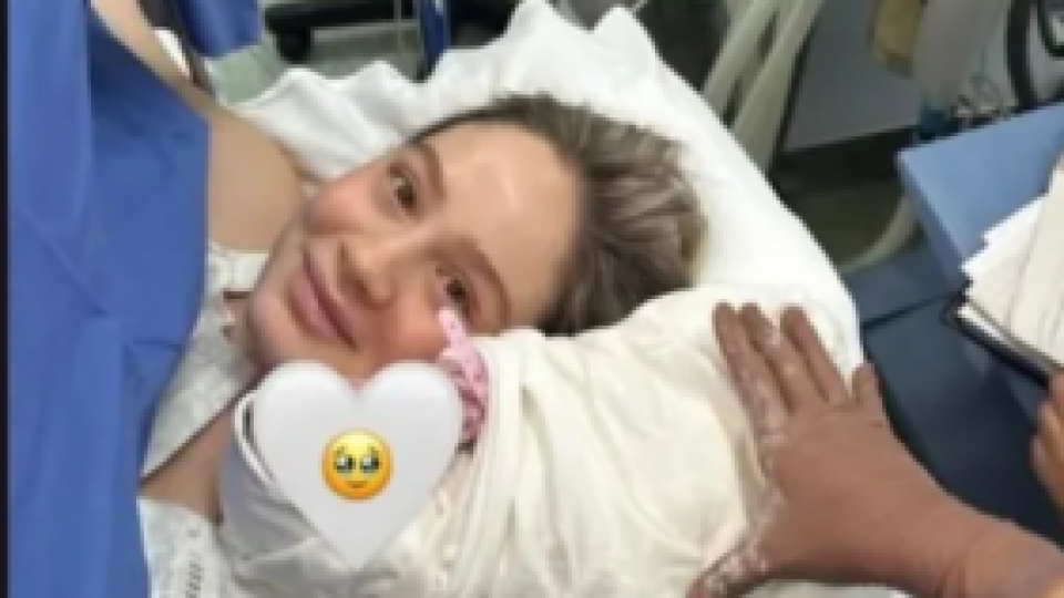 Златни момичета станаха майки