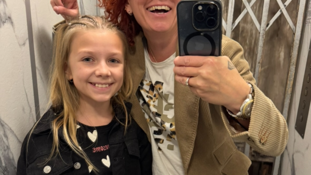 Люси Дяковска е готова да изненада феновете си с нов