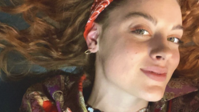 Младата актриса Алена Вергова прекарва лятната си ваканция на каравана