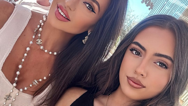 Наталия Гуркова ходи на плаж с естествени перли които сигурно