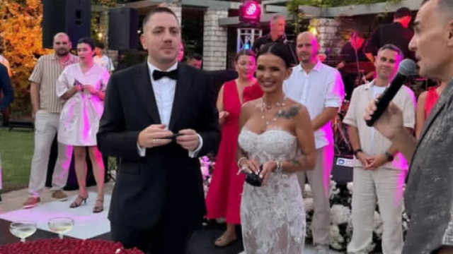 Фолк певицата Мария зарадва почитателите си с куп кадри от