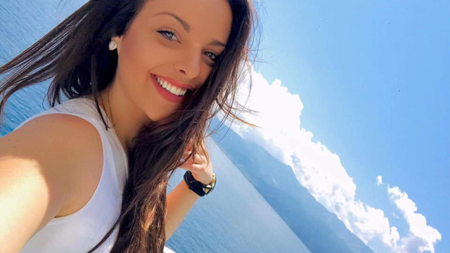 Симона Загорова покори връх Ботев облечена с къса пола Дъщерята