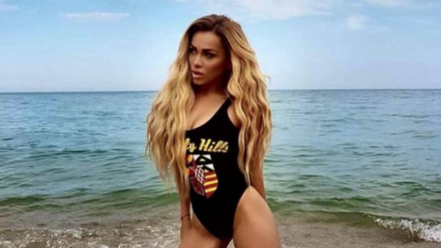 Нора Недкова събира тен в Турция научи Уикенд лично от