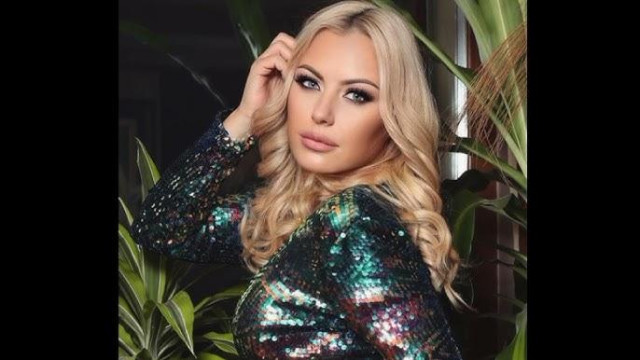 Фенове са снимали как на разходка с лодка по едноименната