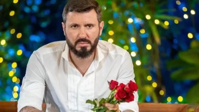 С ирония срещу слуховете за чашката Марто Елвиса се пошегува