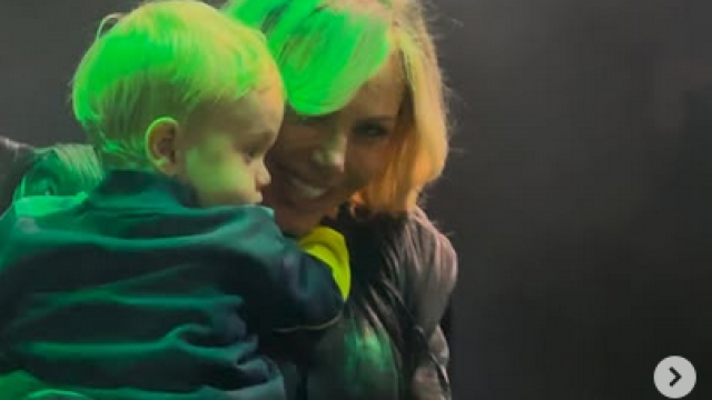 Камелия упорито социализира сина си Баян Наскоро попфолк ветеранката помести снимка