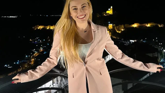 Зрителите познават отлично Ева Веселинова защото чаровната блондинка остави своя