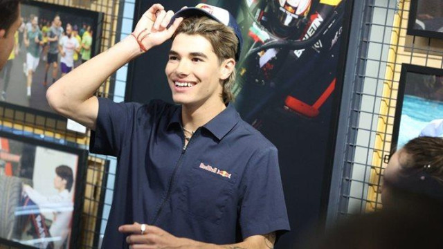 Уча от вкъщи с помощта на баба ми и си