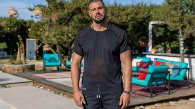 Истински възмутен от слуховете че е заработвал като гей жиголо