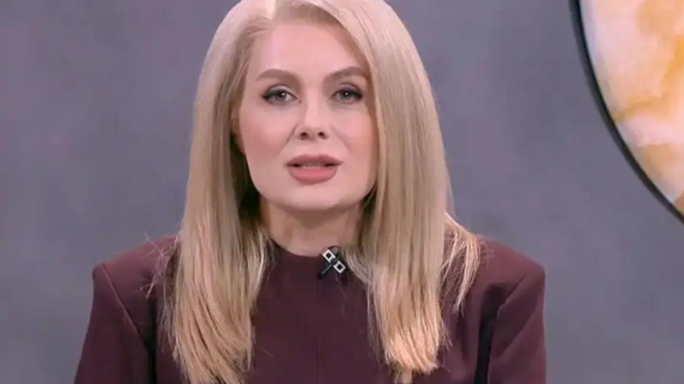 Венета Райкова лее шампанско срещу ПТП-та по кръстовищата