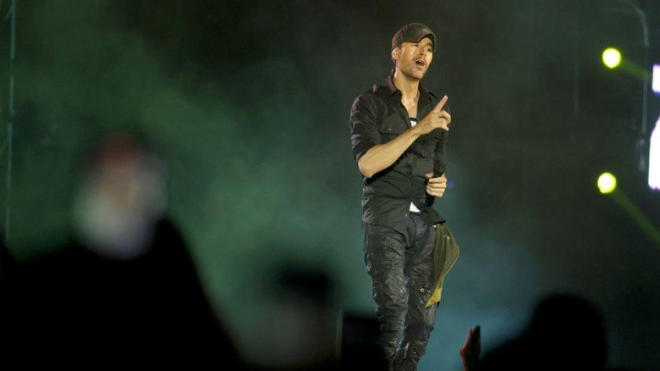 Фенка в София: Енрике, зарежи Курникова и съм твоя Фенка в София: Енрике, зарежи Курникова и съм твоя